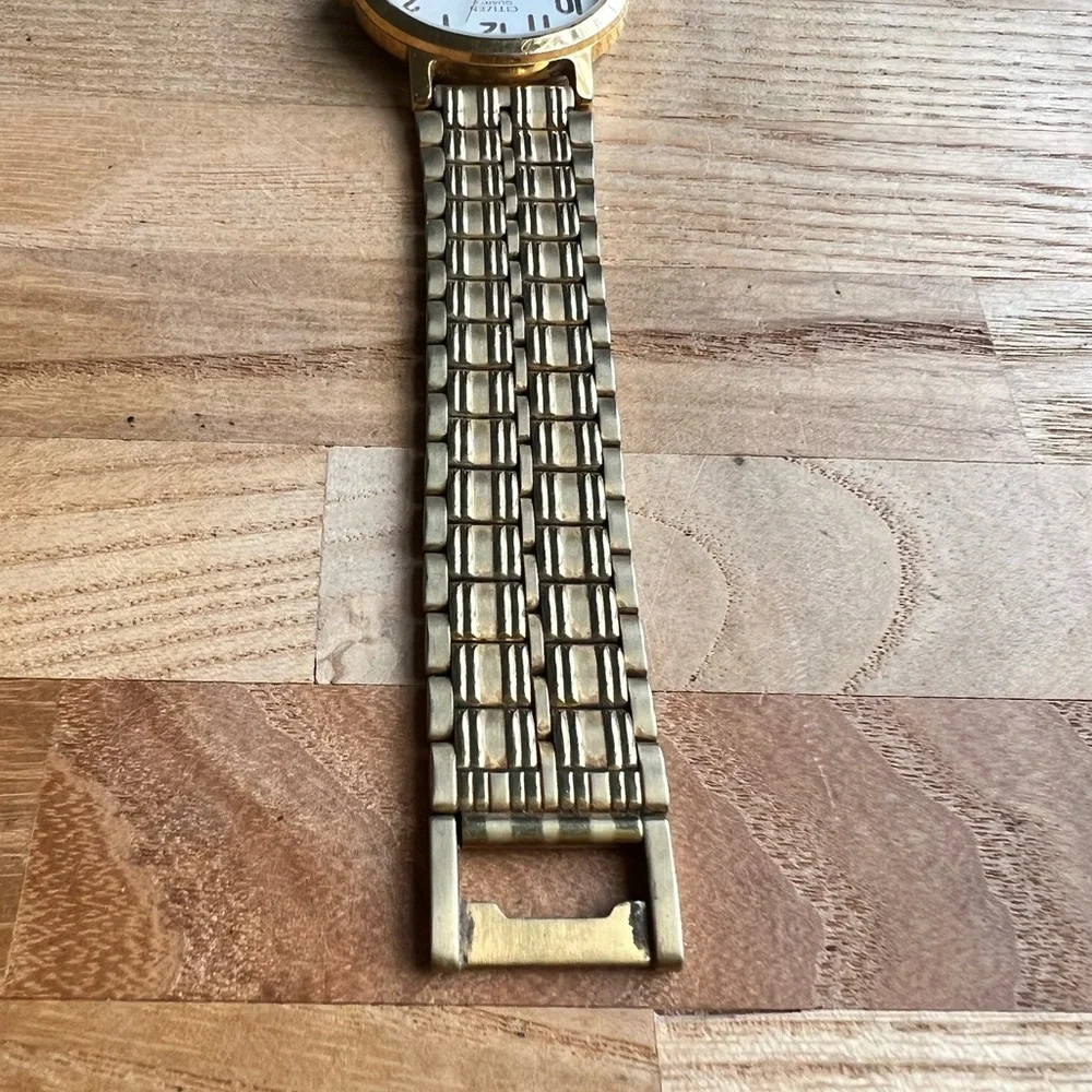 Vintage Citizen Quartz round gold tone dress watch NEW BATTERY